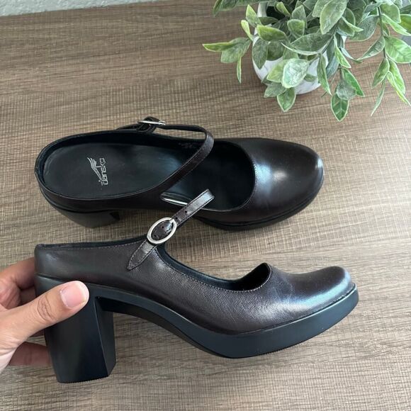 NWOT Dansko Trixie Mary Jane Heels Brown Size 6 - Picture 1 of 4